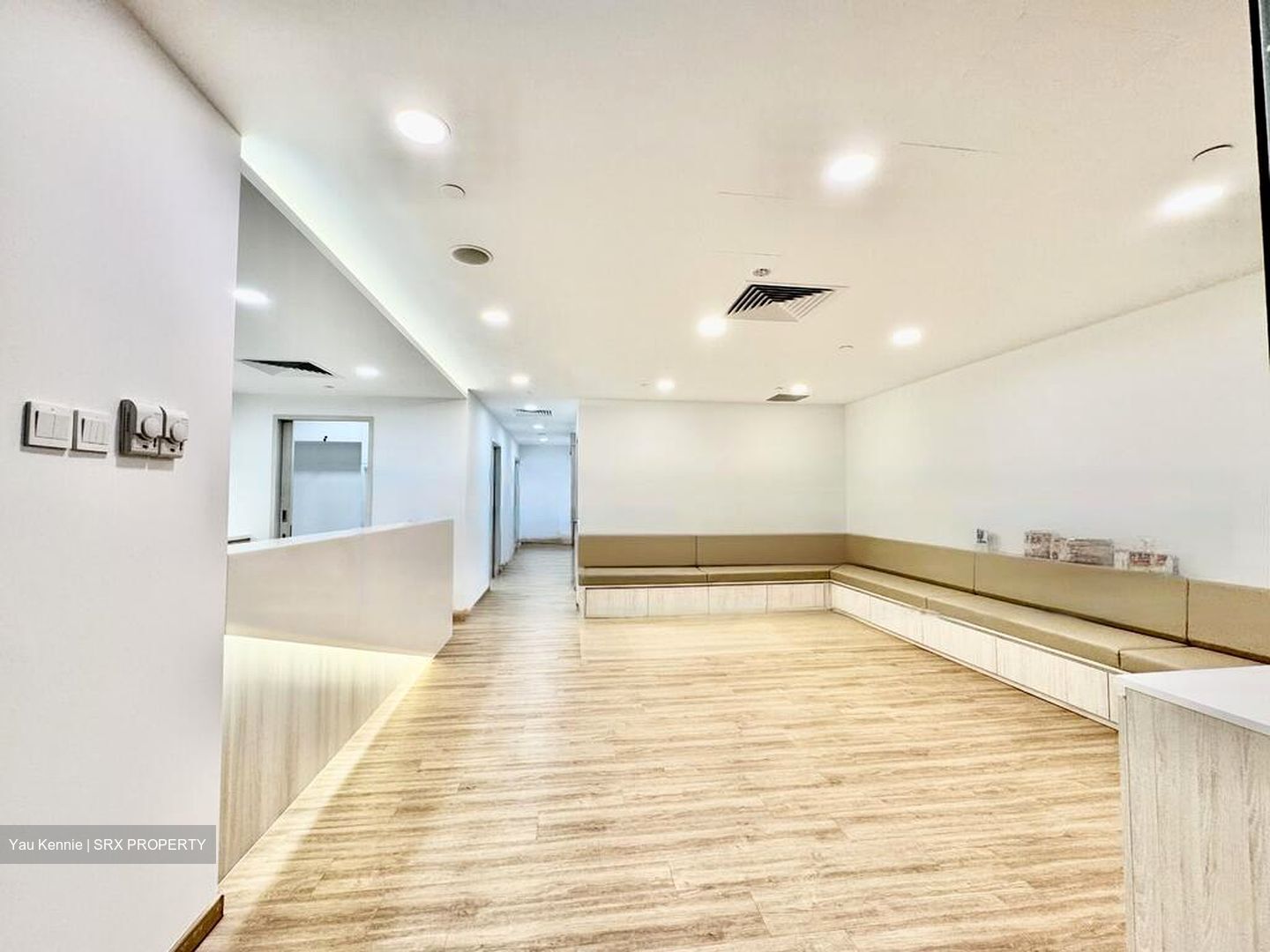 Mount Elizabeth Hospital (D9), Retail #484101351